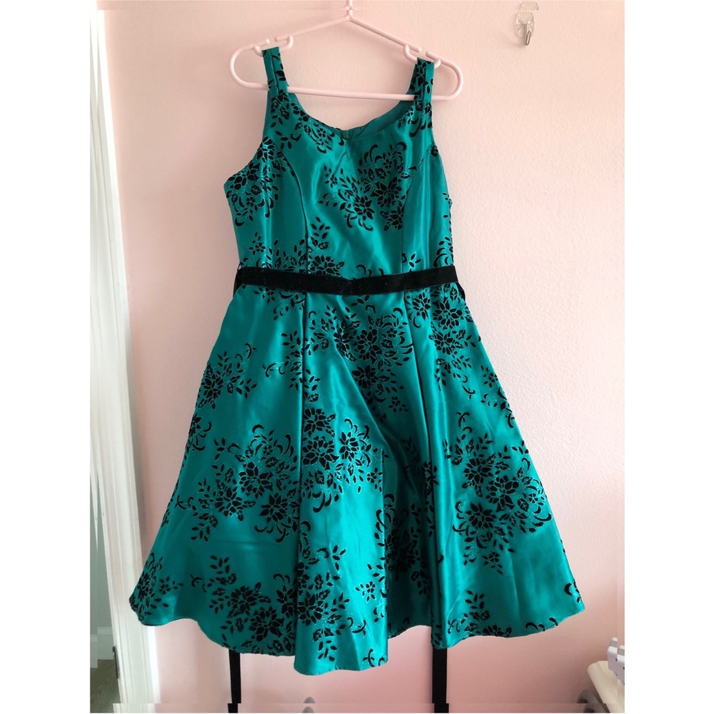 Rare Editions size 7 dark green and black dress